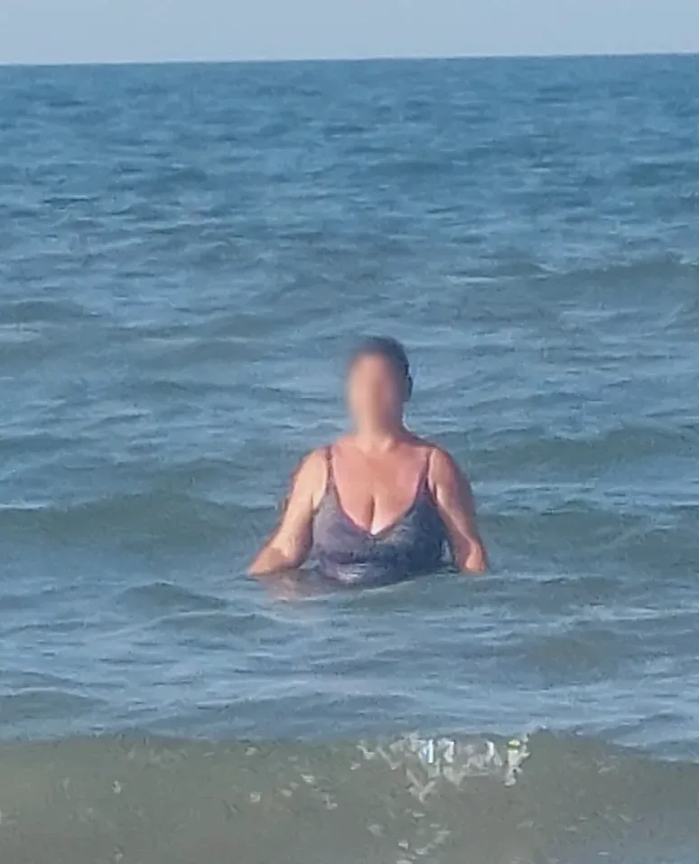 Claudia, 38